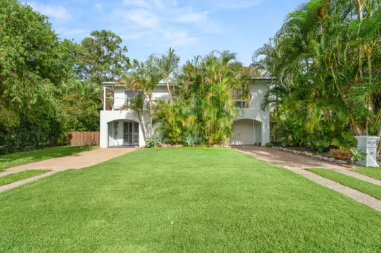Coastal Living with Dual Living Potential - Beachside Beauty 