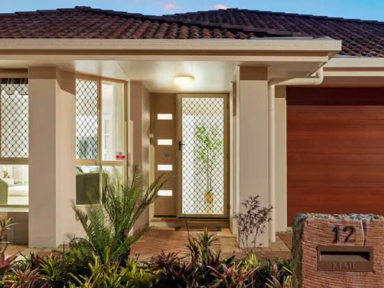 PREMIUM LOCATION - FAMILY-SIZE ENTERTAINER WITH GORGEOUS GARDENS