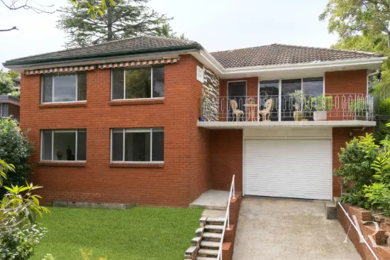 Elevated Family Sanctuary with Panoramic Leafy Views and Versatile Multigenerational Living