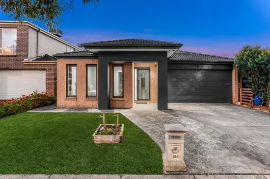 Freshly Renovated Family Home in Prime Cranbourne North Location!