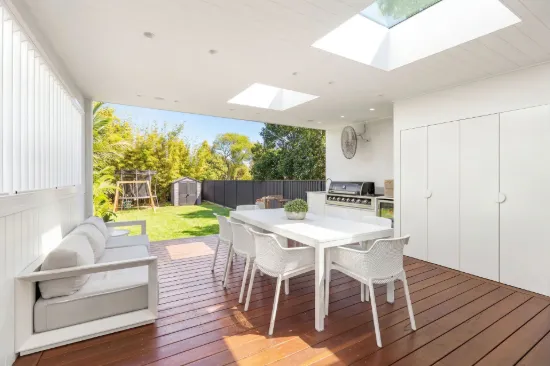 Renovated Family Home With Entertainer's Deck And Expansive Backyard