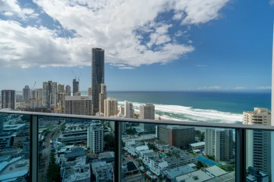 Luxury Ocean View – Prime Surfers Paradise Location