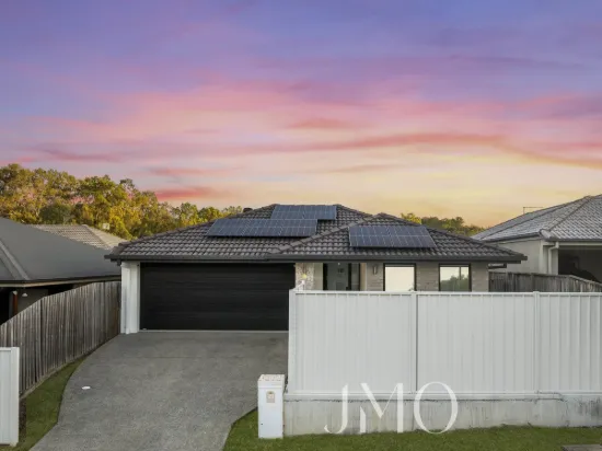 Private Metricon Family Retreat with Pool, Solar & Spacious Design