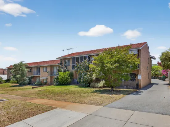 Inglewood Chic! A stunning makeover and Waiting for Its Main Character (Thats