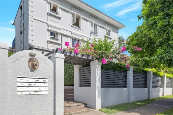 Low-Maintenance Studio in Boutique Tuscania Apartments