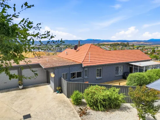 Superb Family Home plus views on 1166m2 