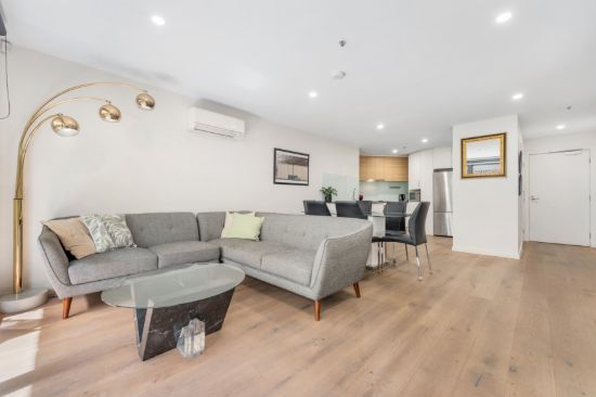 Sun, Space & Stunning Terrace Living