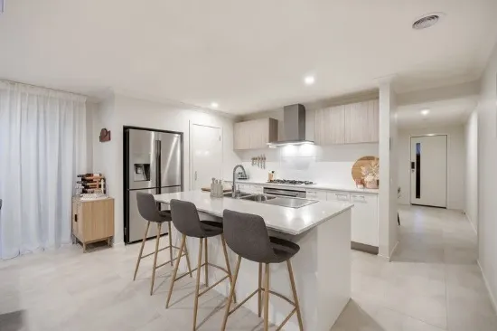 WHEN PRESENTATION, POSITION & AFFORDABILITY COUNT - MOVE IN, UNPACK & RELAX!