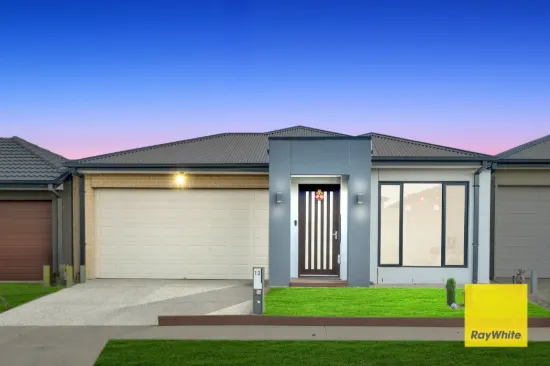 Contemporary Family Comfort in Prime Manor Lakes Location!