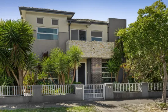 Executive family haven, Maribyrnong River precinct