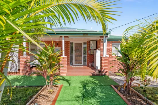 Relaxed Beachside Living in a Tidy Low-Set Brick Gem