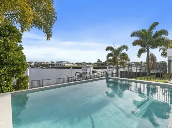 Long Water Canal Views
