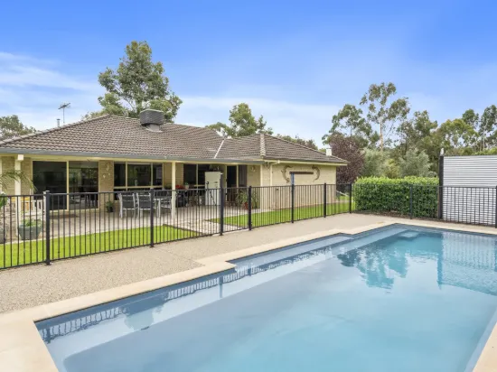 Paradise living on 2.65 acres