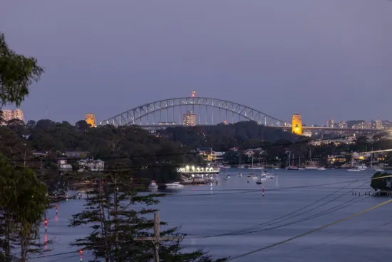 Harbour Bridge, city & water views with separate guest accommodation.