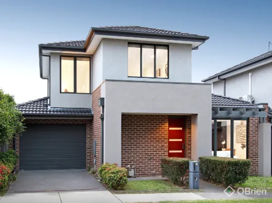 Contemporary Comfort & Effortless Living in a Prime Clayton Setting