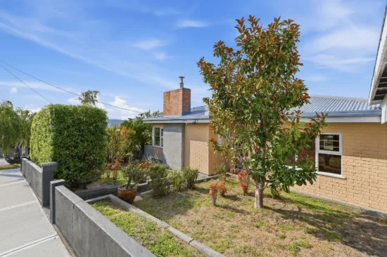 Affordable, Prime Location & Views Of The Tasman Bridge