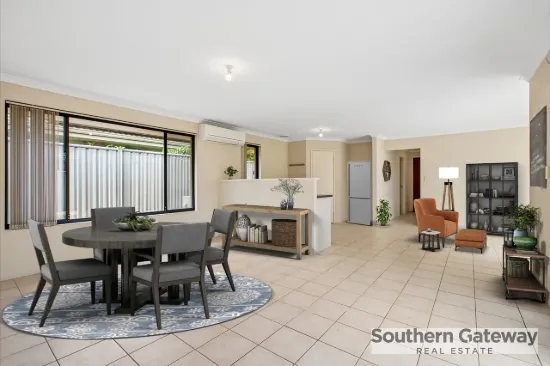 Close to Train station and Shops - Save on Fuel Costs!