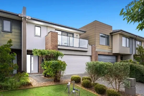 Park-Facing Townhouse in the Prestigious Circa Estate