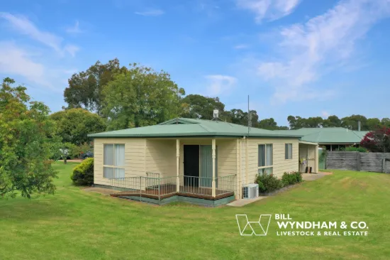 Simply Magic!  Cottage on 2 Acres.