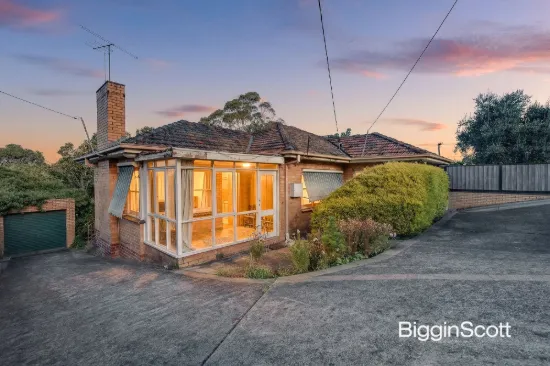 GOLDEN OPPORTUNITY- WIDE FRONTAGE, PRIME LOCATION, UNLIMITED POTENTIAL!