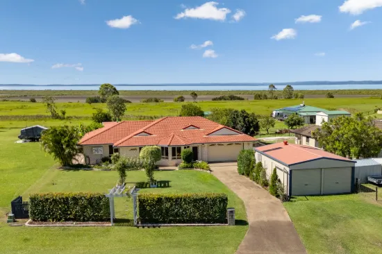 The ultimate family entertainer - Set on 2505m2 with ocean views!