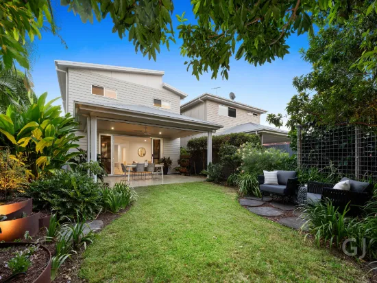 Contemporary Low Maintenance Family Living