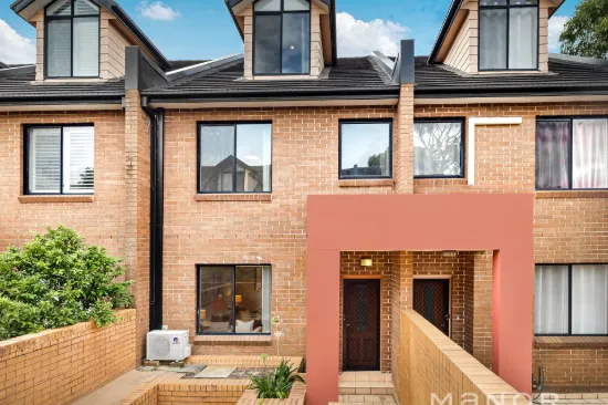 Tastefully Renovated Tri-Level Townhouse | Full-brick