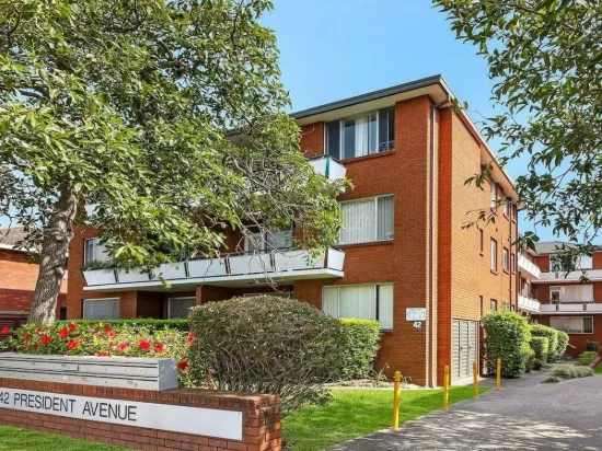 Absolutely Huge... Fully Refurbished!
