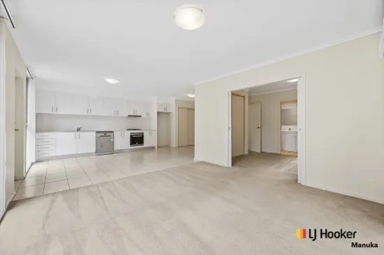 Modern Ground-Floor Apartment with Spacious Courtyard