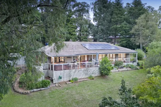Views, Privacy & Perfect Presentation on over 1/2 an acre