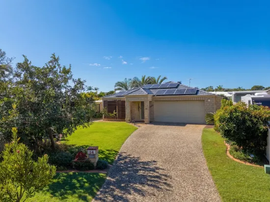 Poolside Living, Garden Surrounds & Space for the Caravan