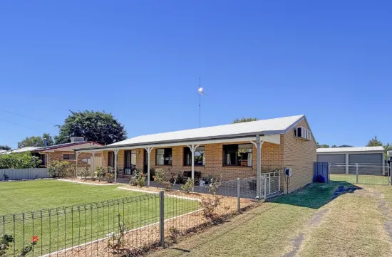 Location and Lifestyle In Pine Tree's Estate