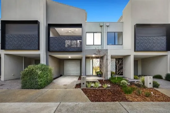 Perfectly Positioned Modern Living with Parkland Views