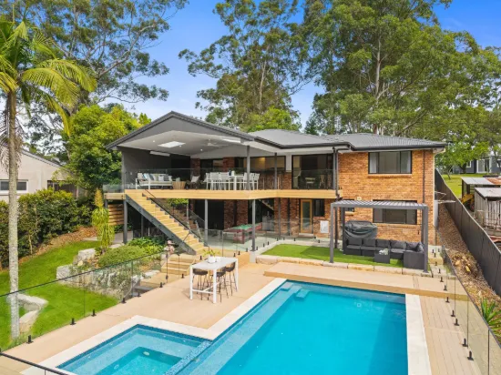 Luxury Family Entertainer with Pool & Dual Living