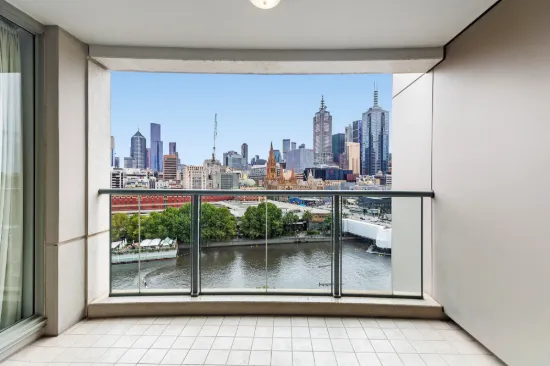 Unsurpassed Outlook Over Iconic Melbourne Landmarks .