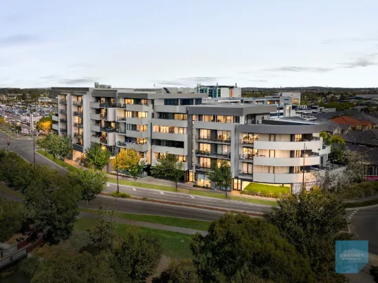 Lakeside Living with a Huge Entertainer's Balcony