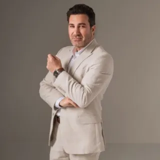 Robert Elezovic - Real Estate Agent