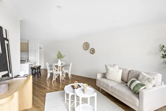 Fantastic lifestyle location with modern style and convenience