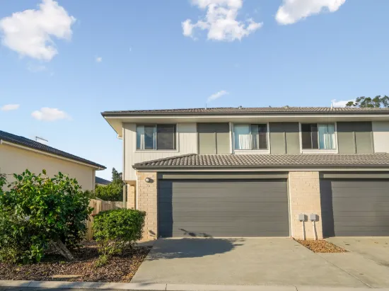 Modern Comfort & Low-Maintenance Living in a Prime Location!