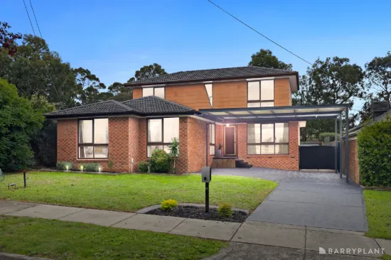 Space and comfort with a bonus bungalow next to Yarra Valley Grammar.