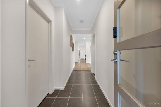 Luxurious Ex-Display at Walking Distance to Cobblebank Station