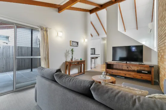 Positioned On 524m2 In The Heart Of Albion