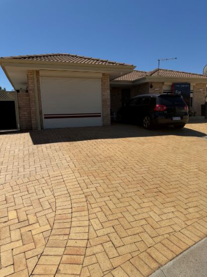 CUL DE SAC LOCATION FAMILY HOME