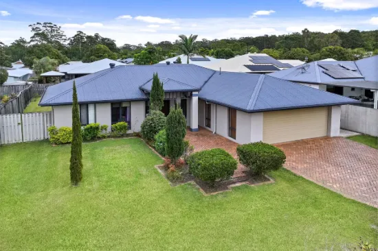 Rainforest Sanctuary home with huge backyard !