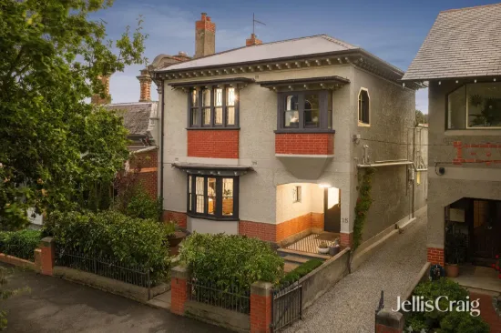“Lyon House”, Iconic home with contemporary conveniences
