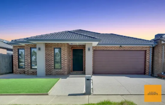 Modern Family Living Opposite Park in Prime Arnolds Creek Location