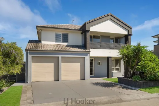 COASTAL FAMILY LIVING WITH LOW MAINTENANCE APPEAL