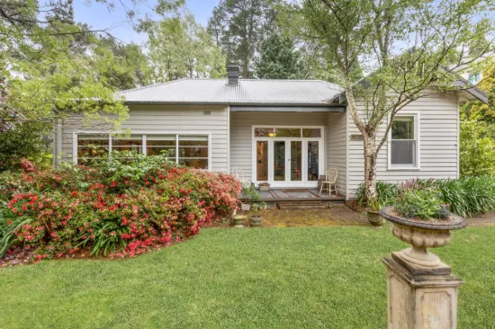 'DERRYVALE' - CIRCA 1915 BLACKHEATH COTTAGE ON 1,620SQM OF ESTABLISHED GARDENS
