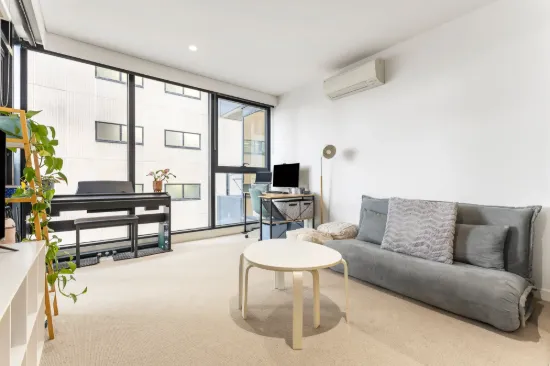 Skyline Luxury with Resort-Style Indulgence and Rooftop Panorama