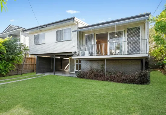 Charming Post-War Classic on 637m\u178? in Leafy Carina